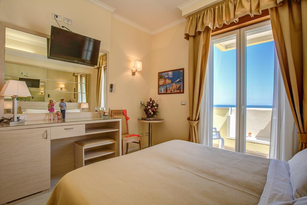 Hotel Caesar Paladium Rimini Room photo