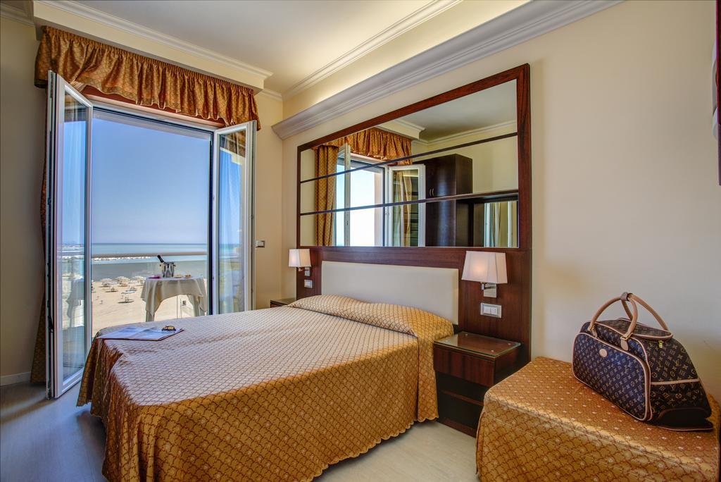 Hotel Caesar Paladium Rimini Room photo